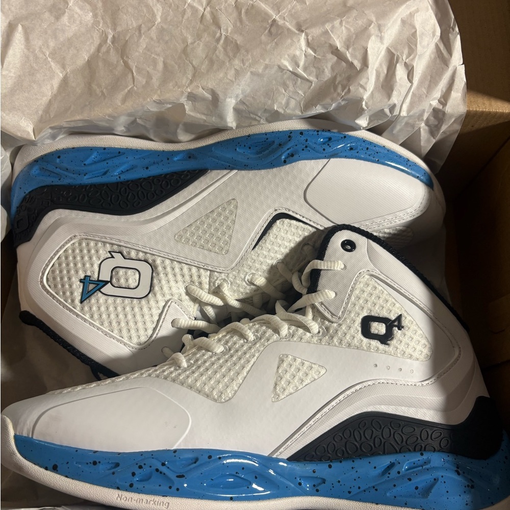 Men's Athletic Shoes in White and Blue